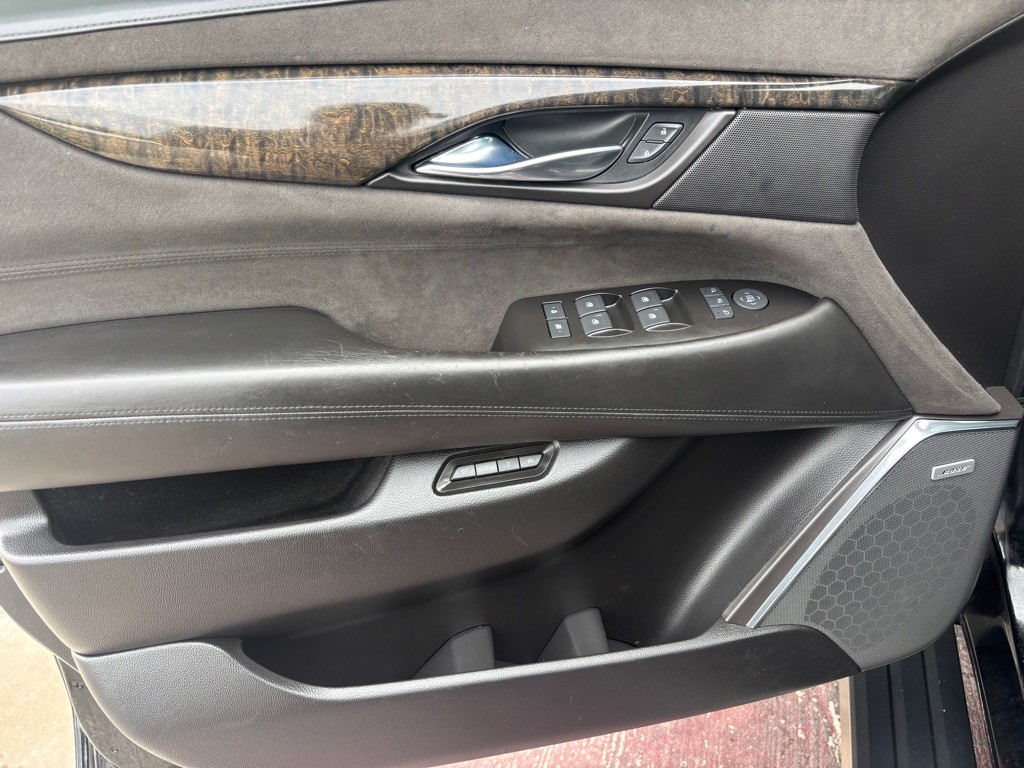 2016 Cadillac Escalade Image 21