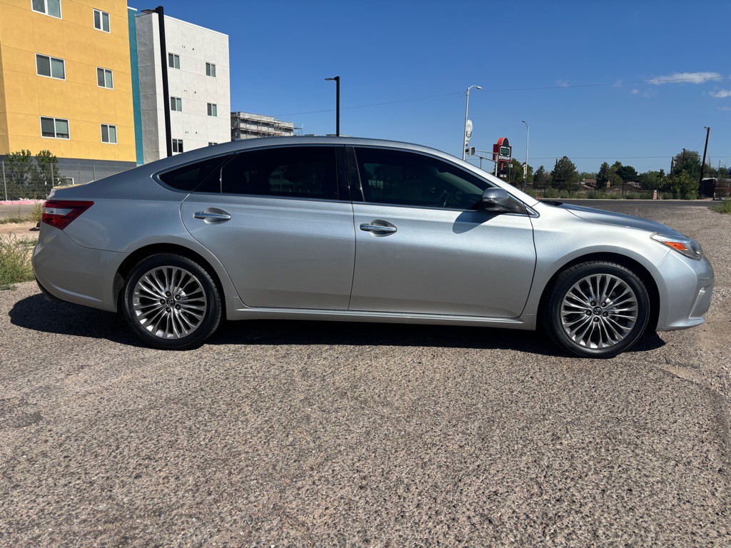 2016 Toyota Avalon Image 2