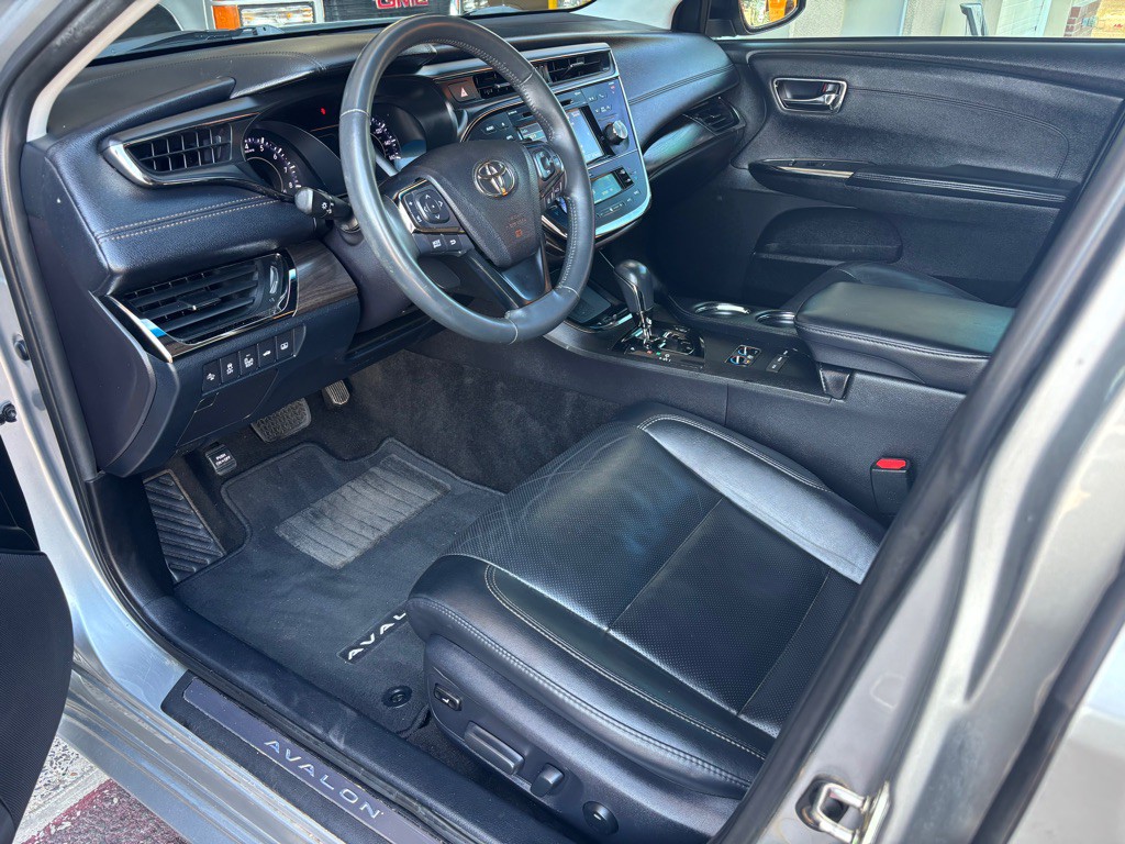 2016 Toyota Avalon Image 9