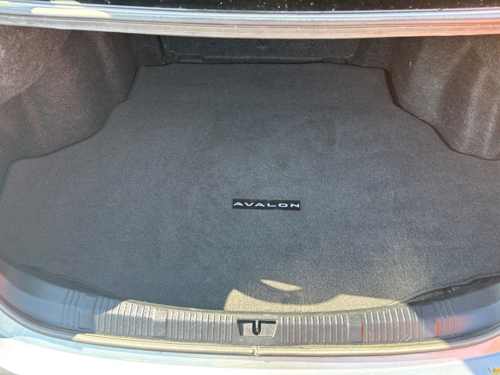 2016 Toyota Avalon Image 12