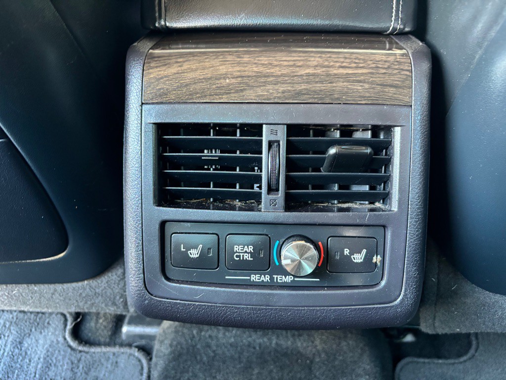 2016 Toyota Avalon Image 18