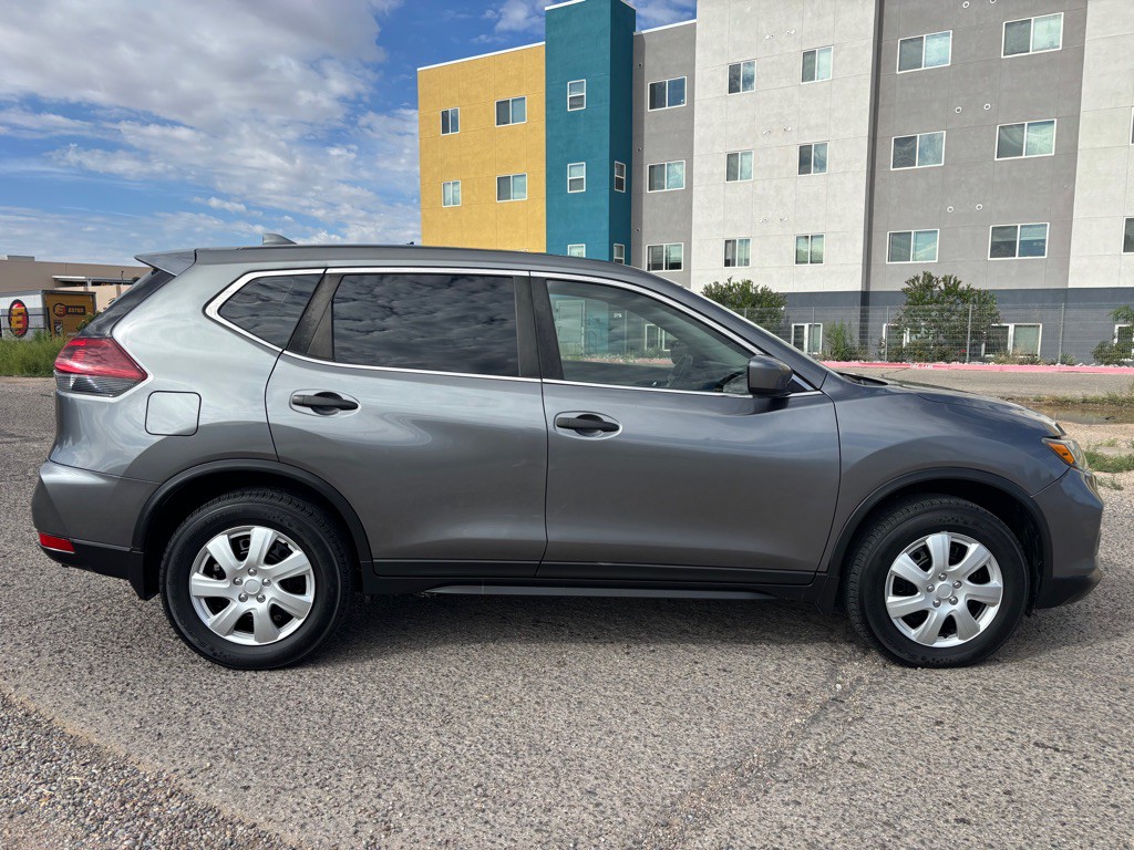 2018 Nissan Rogue Image 2