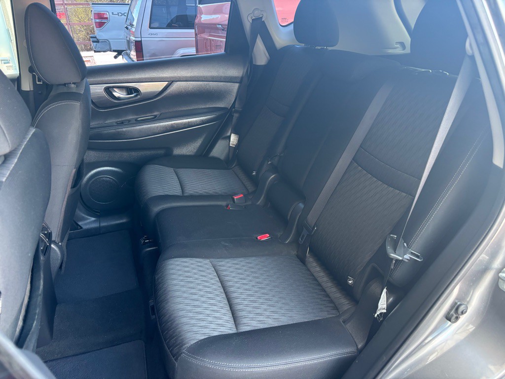 2018 Nissan Rogue Image 11