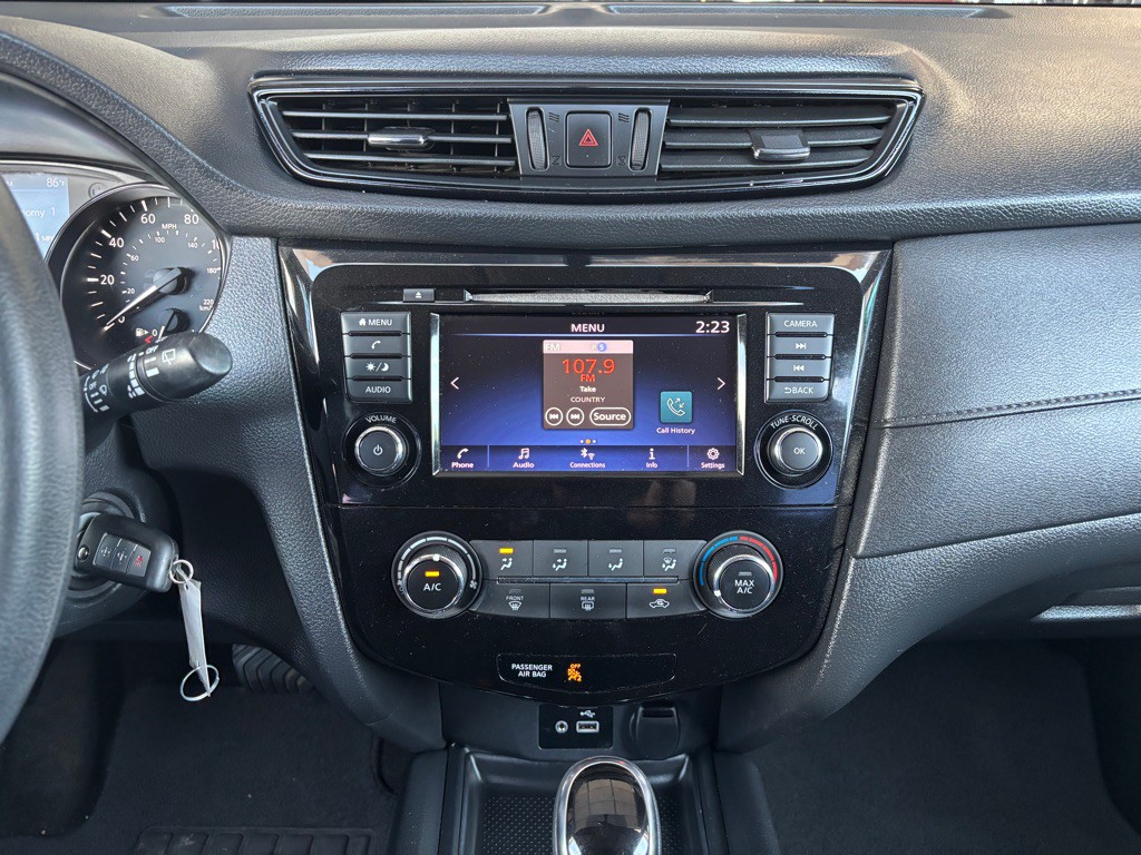 2018 Nissan Rogue Image 15