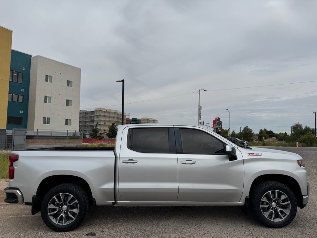 2021 Chevrolet Silverado 1500 Image 2
