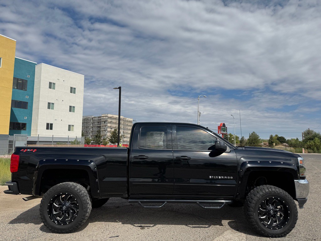 2019 Chevrolet Silverado 1500 Image 2