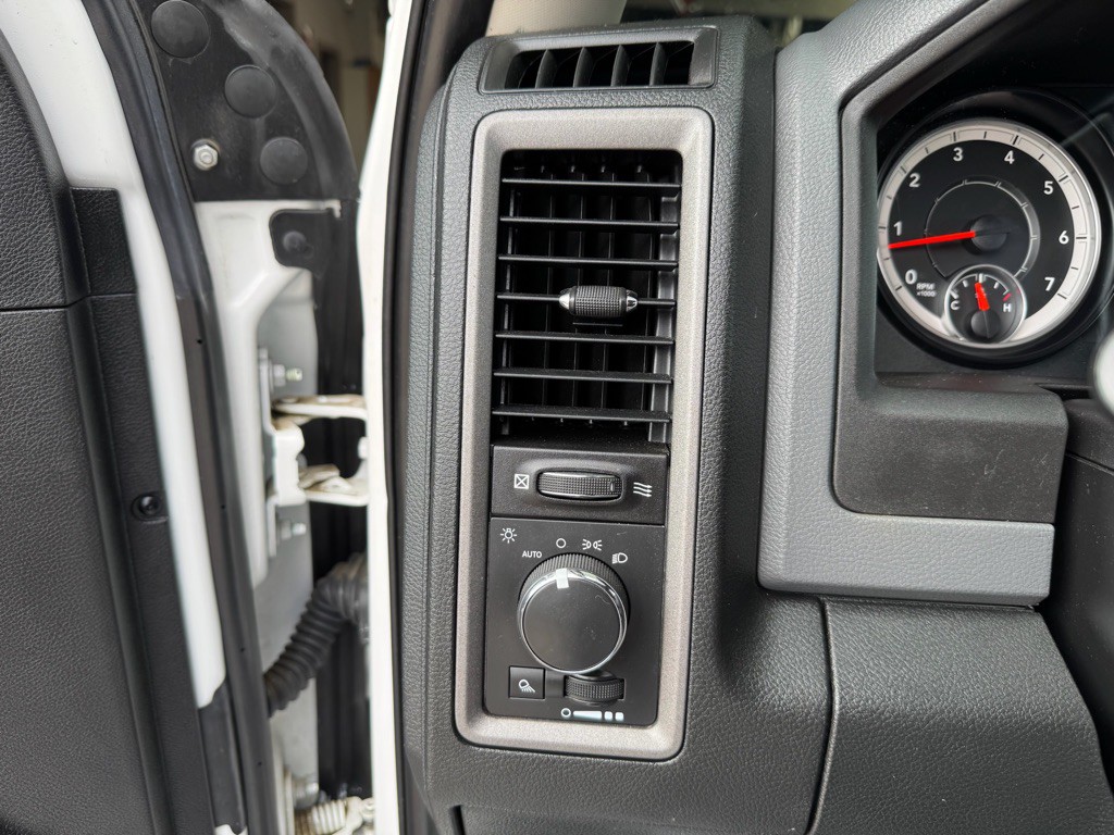 2016 RAM 3500 Image 16
