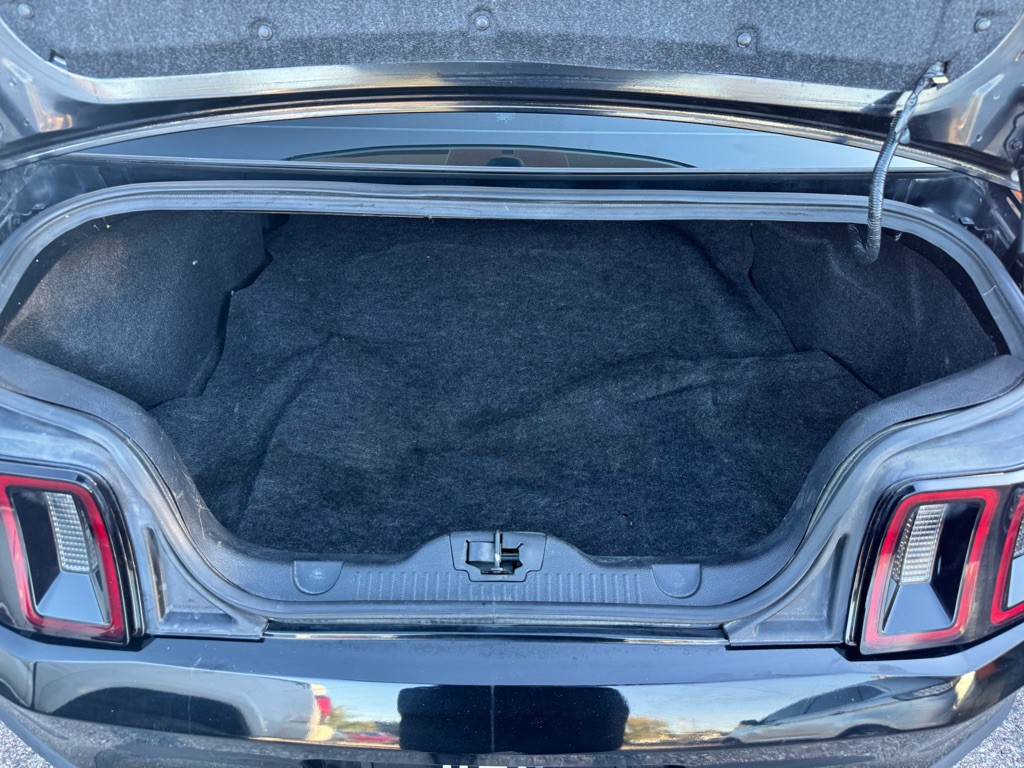 2011 Ford Mustang Image 12