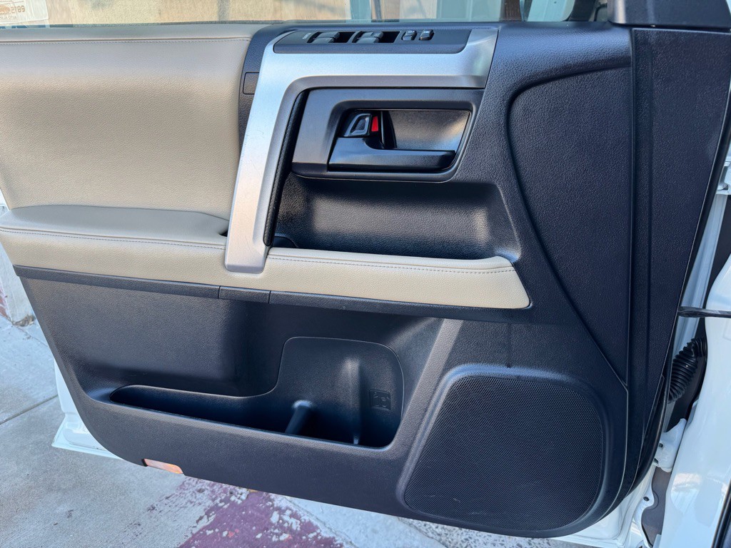 2013 Toyota 4Runner Image 18