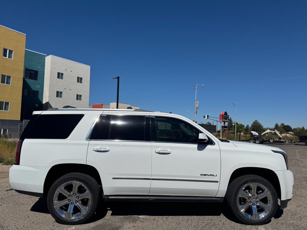 2017 GMC Yukon Image 2