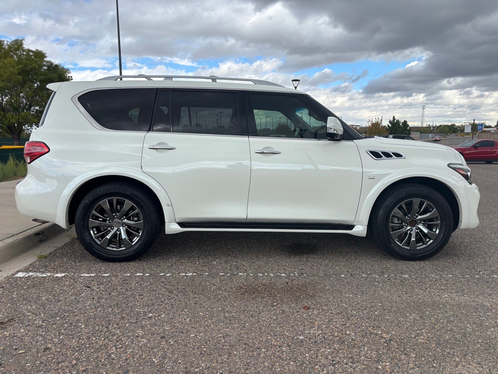 2017 INFINITI QX80 Image 2