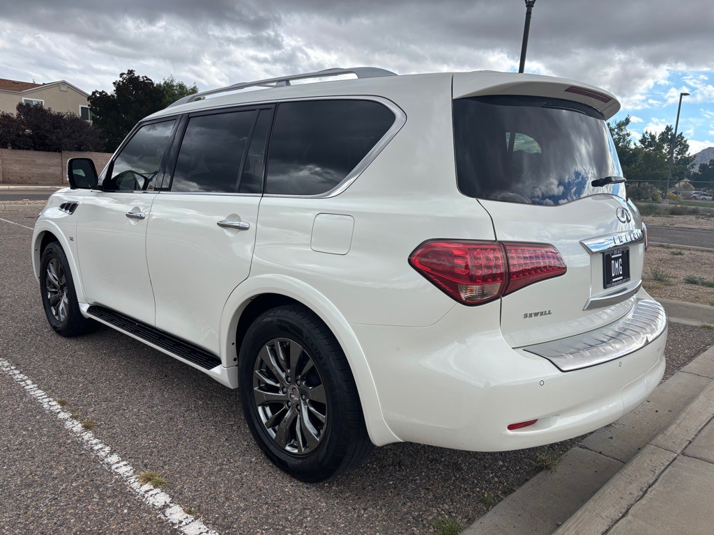 2017 INFINITI QX80 Image 7