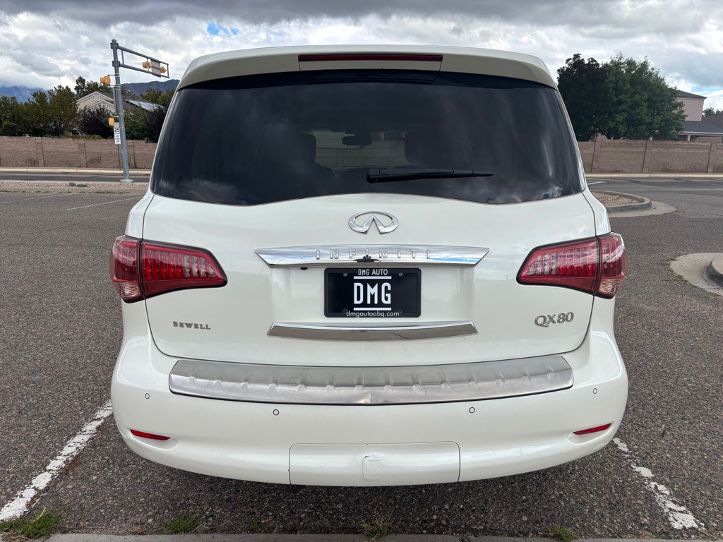 2017 INFINITI QX80 Image 8
