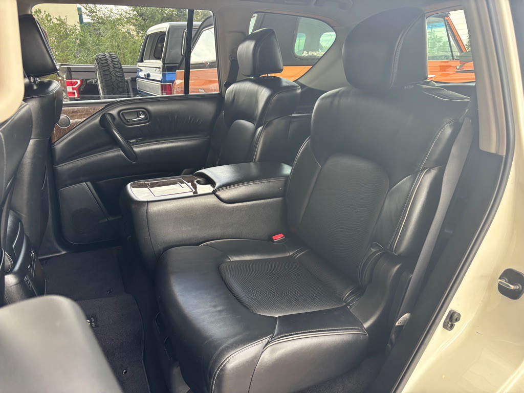 2017 INFINITI QX80 Image 11