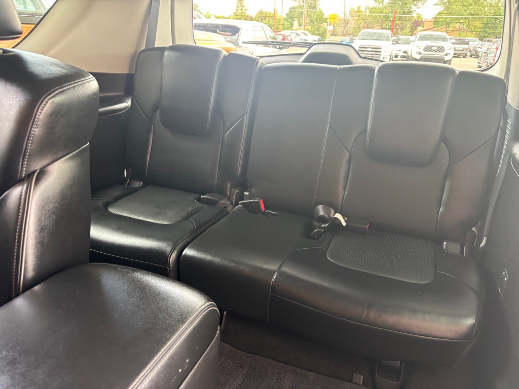2017 INFINITI QX80 Image 12