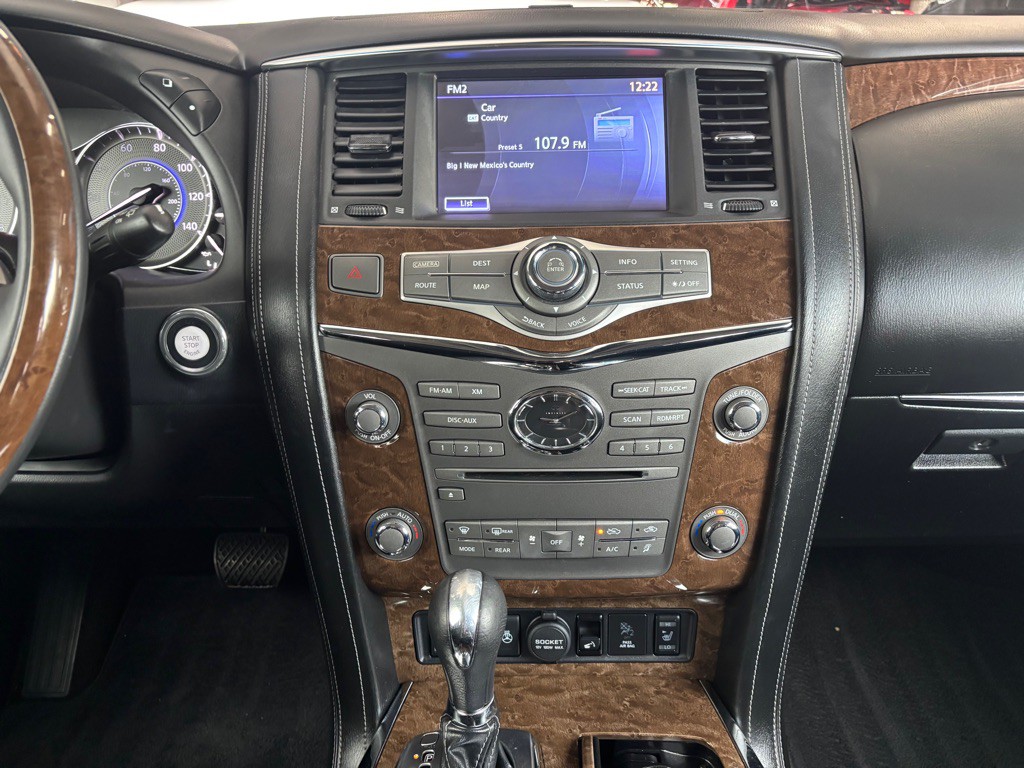 2017 INFINITI QX80 Image 17