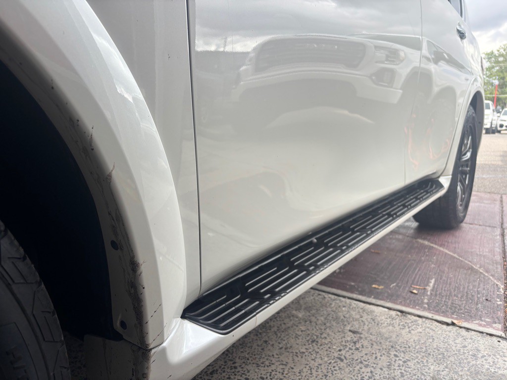2017 INFINITI QX80 Image 22
