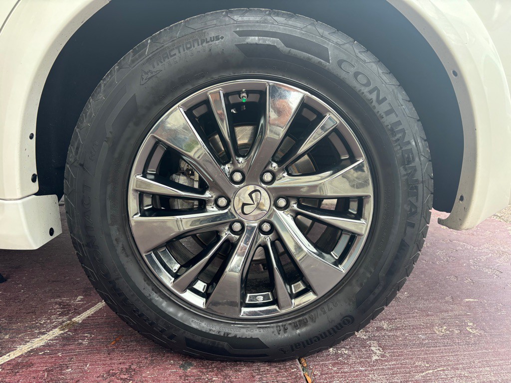2017 INFINITI QX80 Image 24