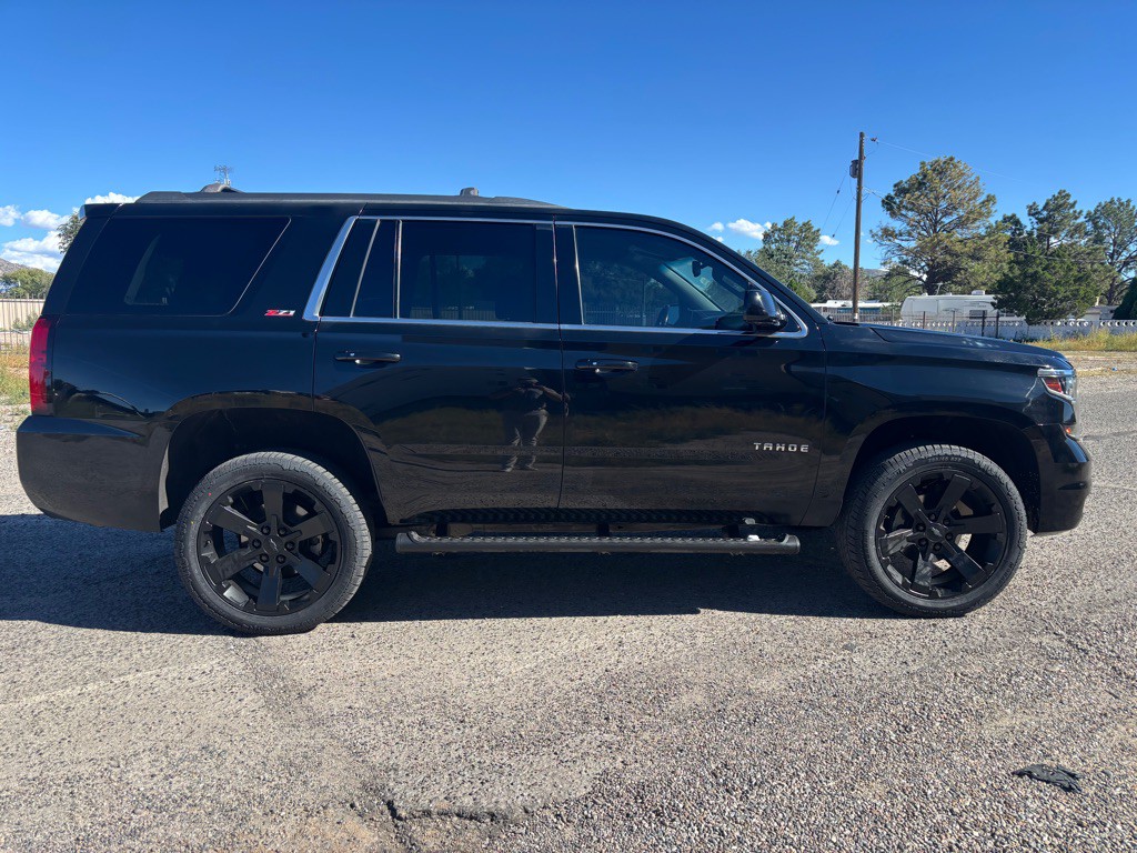 2017 Chevrolet Tahoe Image 2