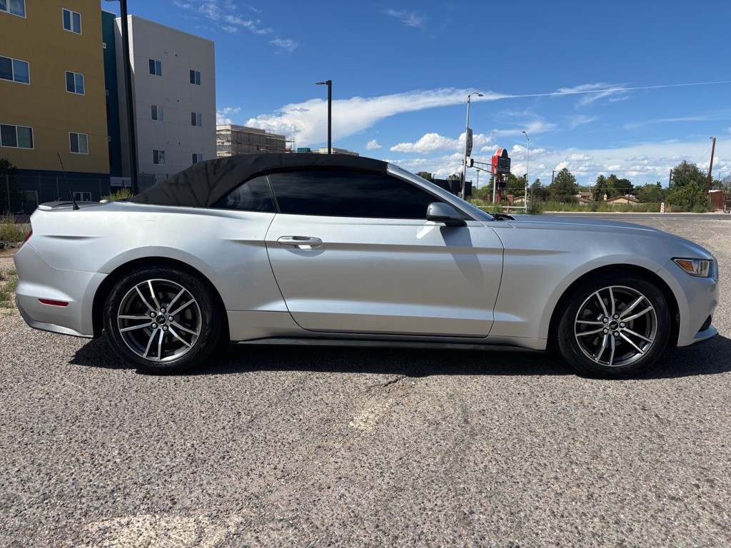 2017 Ford Mustang Image 2