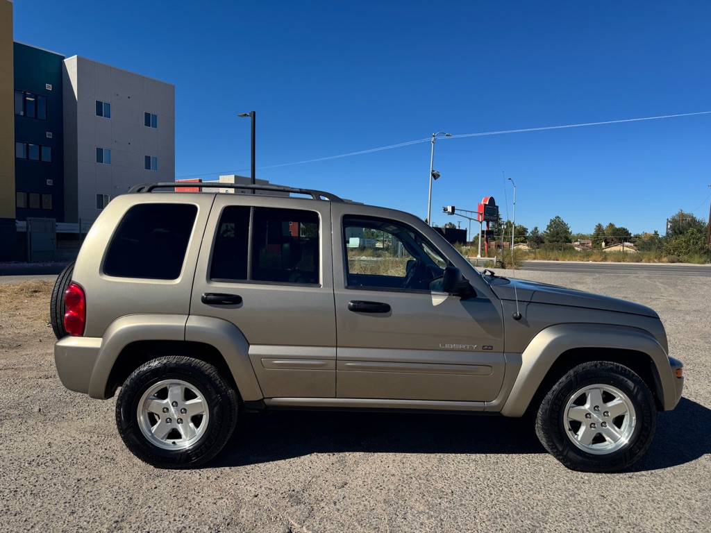 2003 Jeep Liberty Image 2