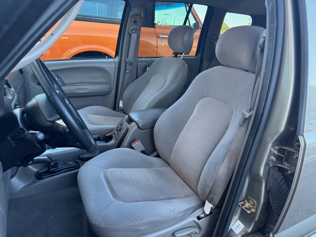 2003 Jeep Liberty Image 10