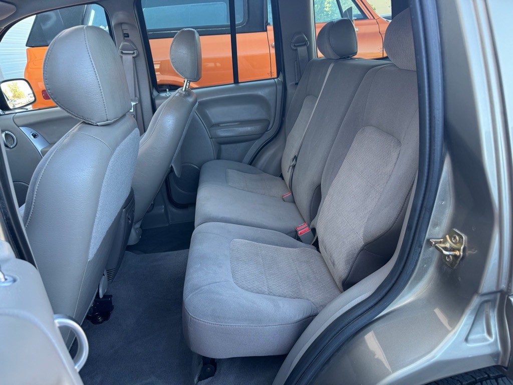2003 Jeep Liberty Image 11