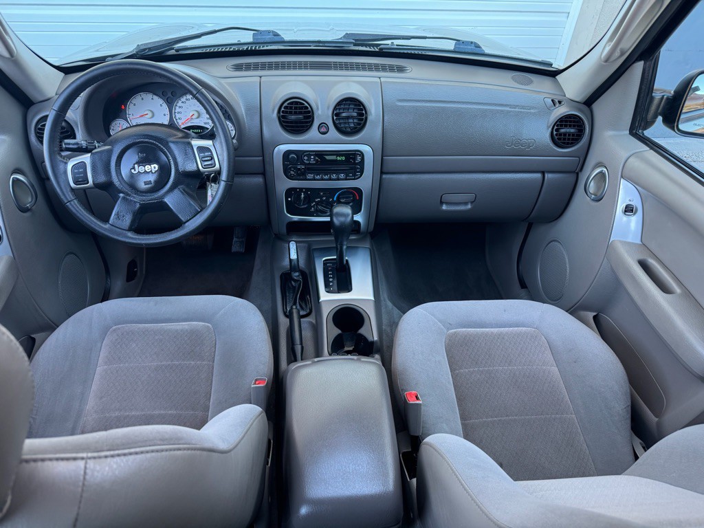2003 Jeep Liberty Image 15