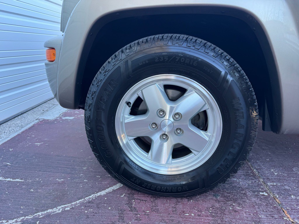 2003 Jeep Liberty Image 18