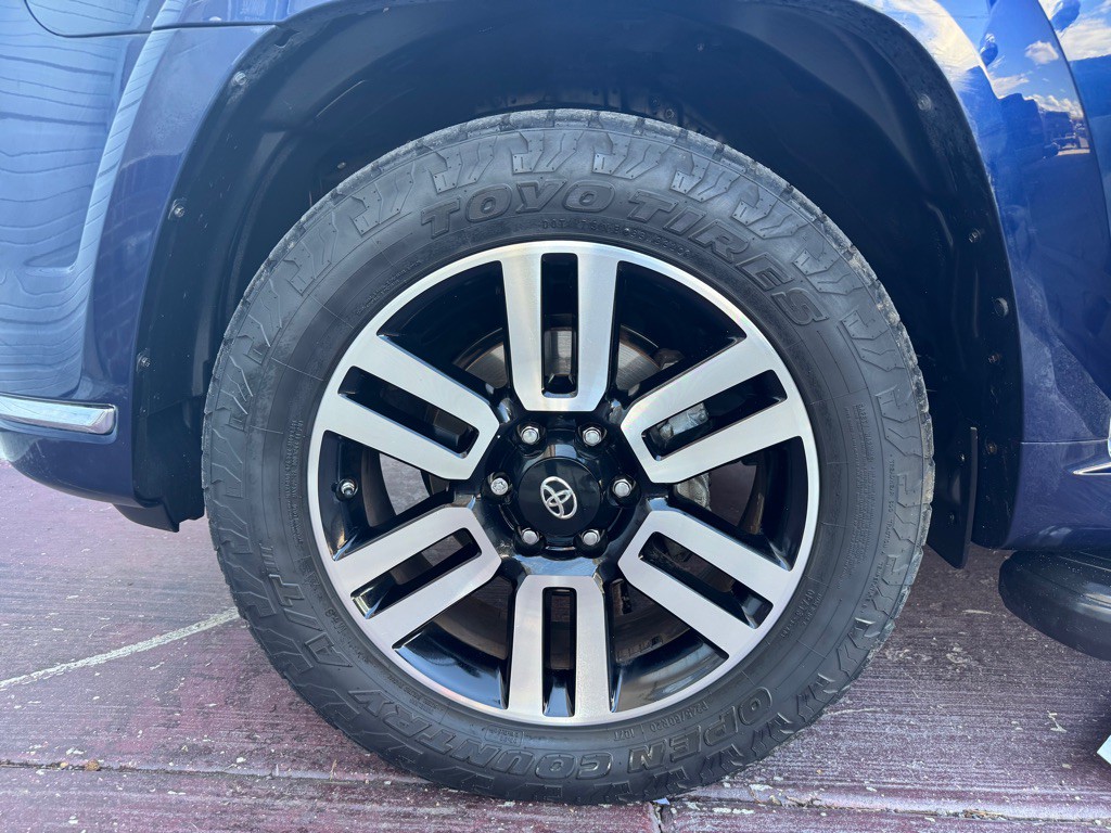 2017 Toyota 4Runner Image 19