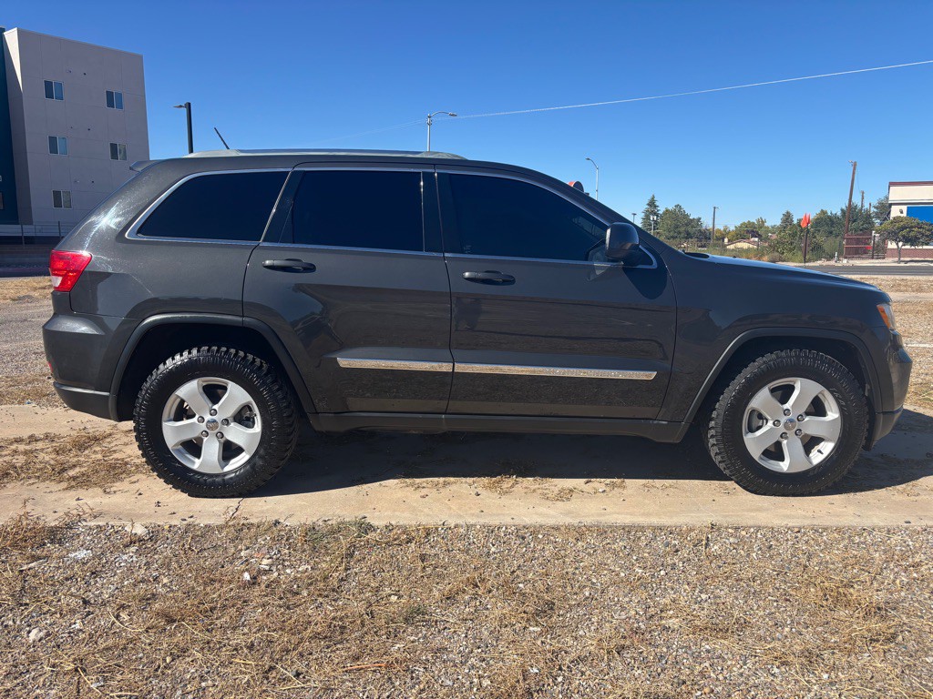2011 Jeep Grand Cherokee Image 2