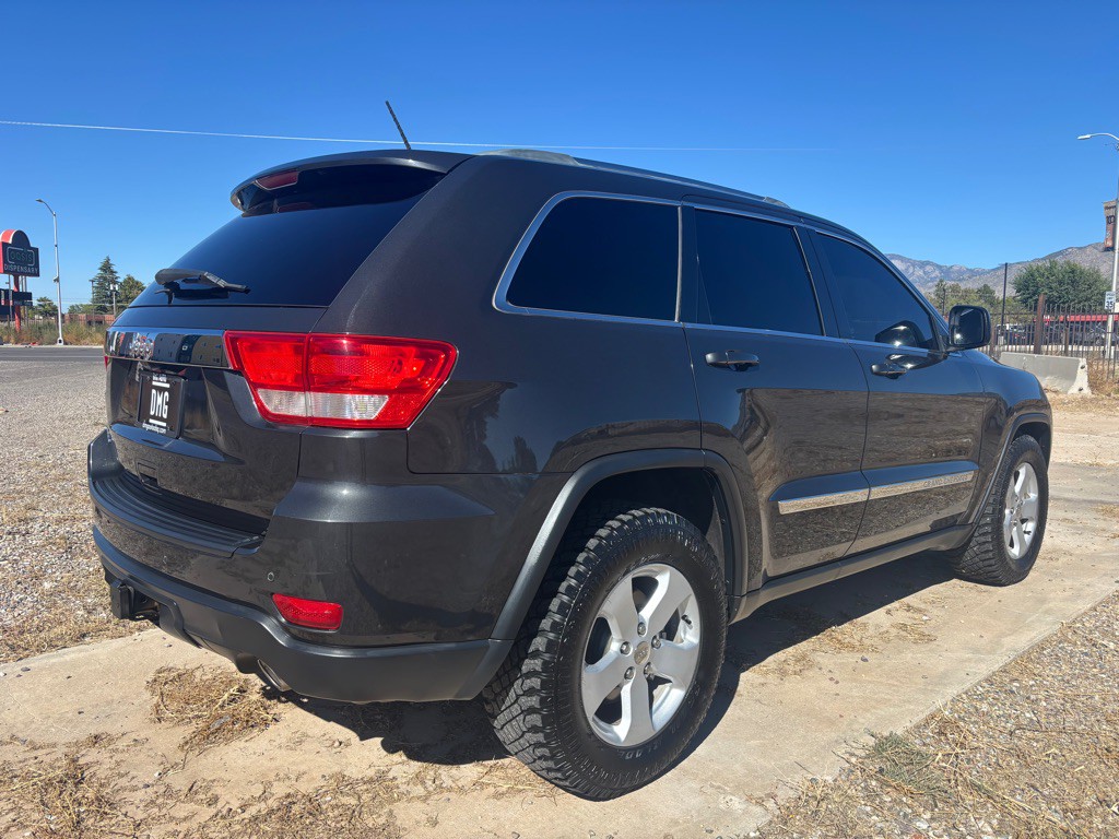 2011 Jeep Grand Cherokee Image 3