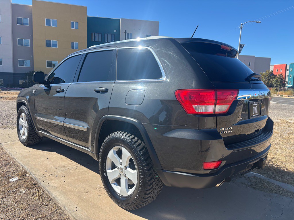 2011 Jeep Grand Cherokee Image 7