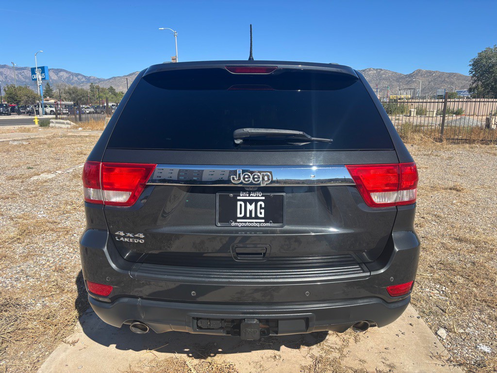 2011 Jeep Grand Cherokee Image 8