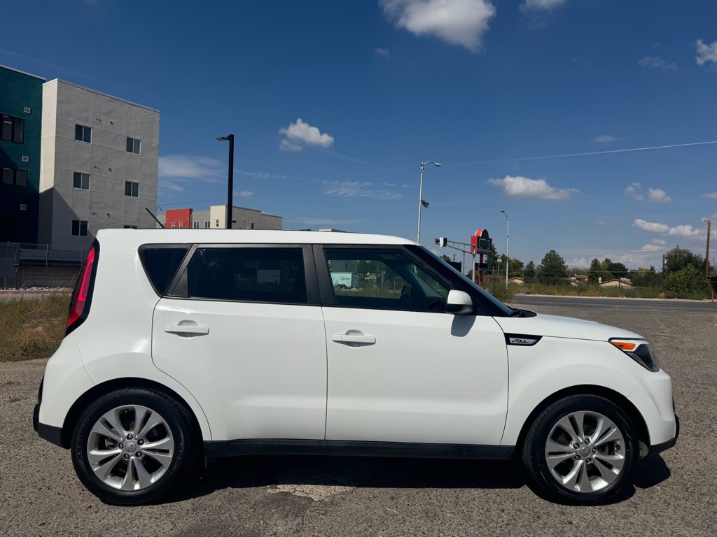 2016 Kia Soul Image 2