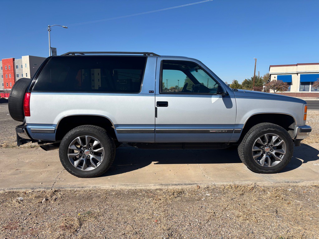 1994 GMC Yukon Image 2