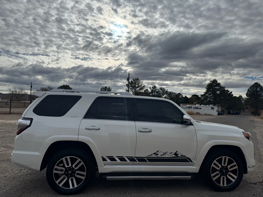 2017 Toyota 4Runner Image 2