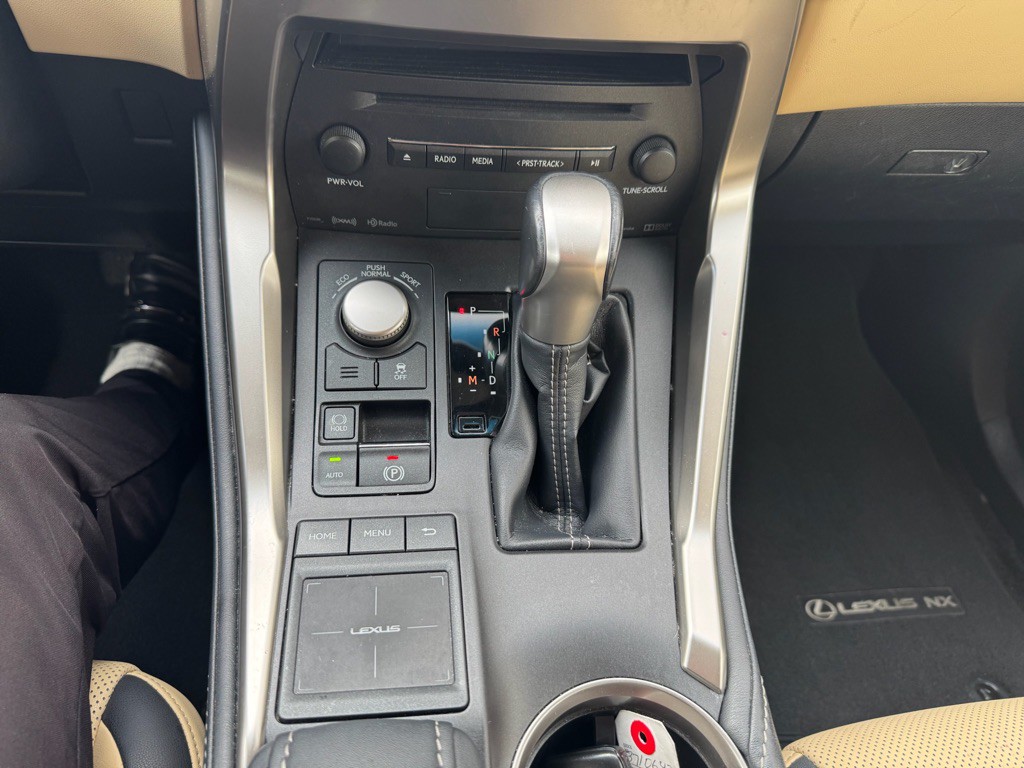 2016 Lexus NX Image 17