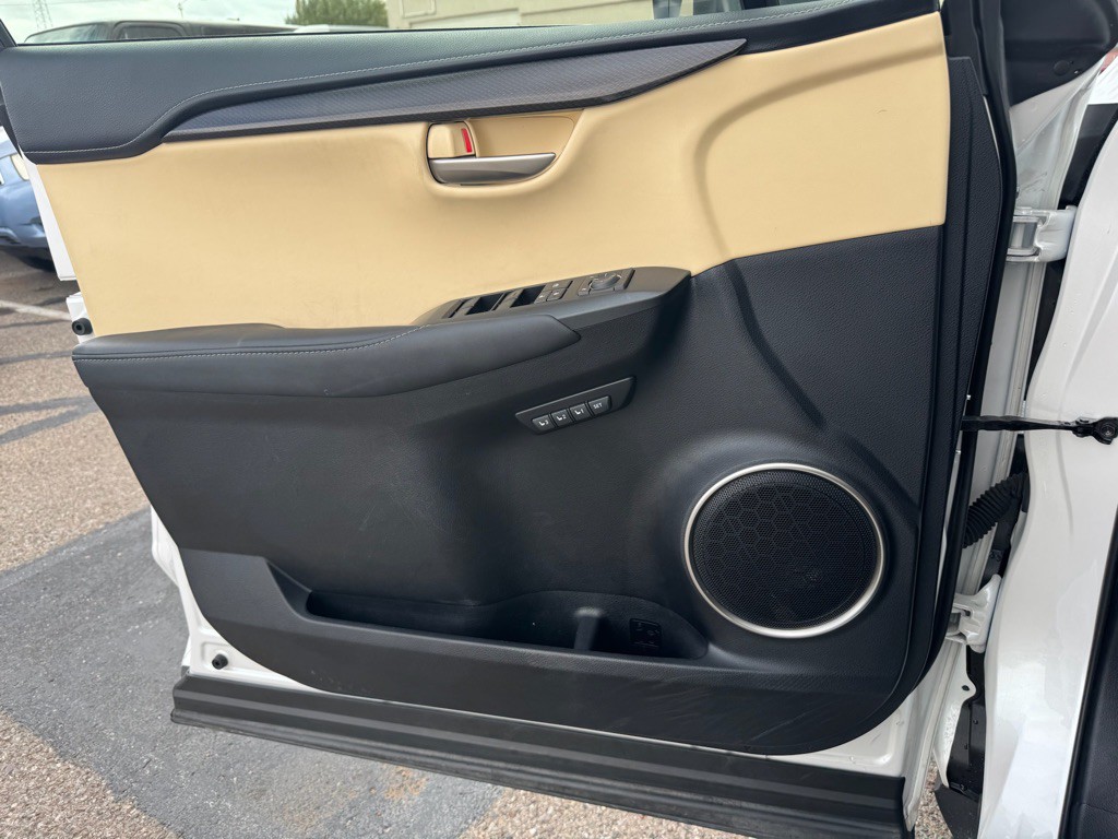 2016 Lexus NX Image 19