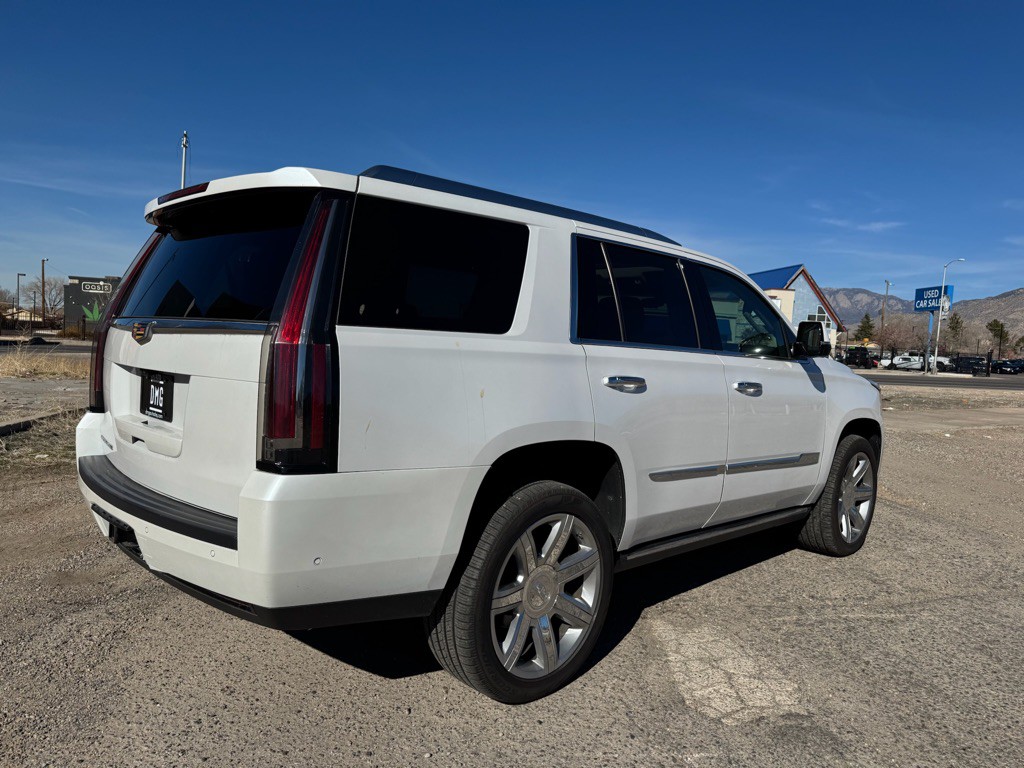 2017 Cadillac Escalade Image 3