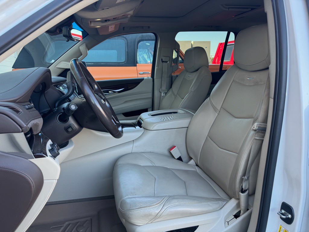 2017 Cadillac Escalade Image 10