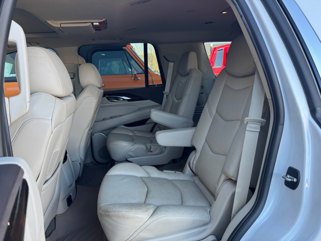 2017 Cadillac Escalade Image 11