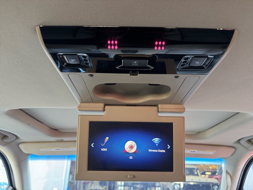 2017 Cadillac Escalade Image 17