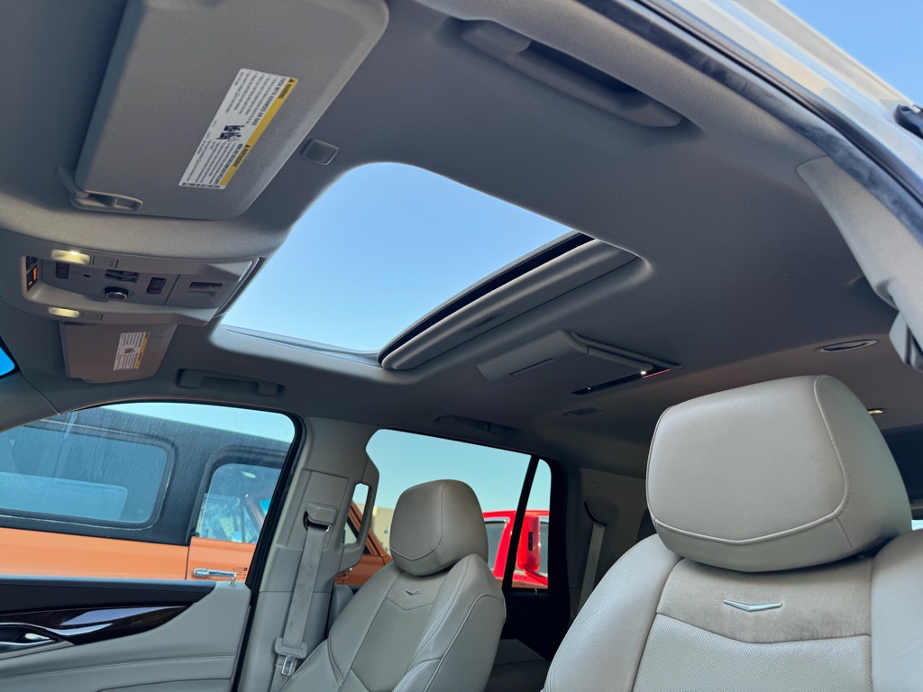 2017 Cadillac Escalade Image 18