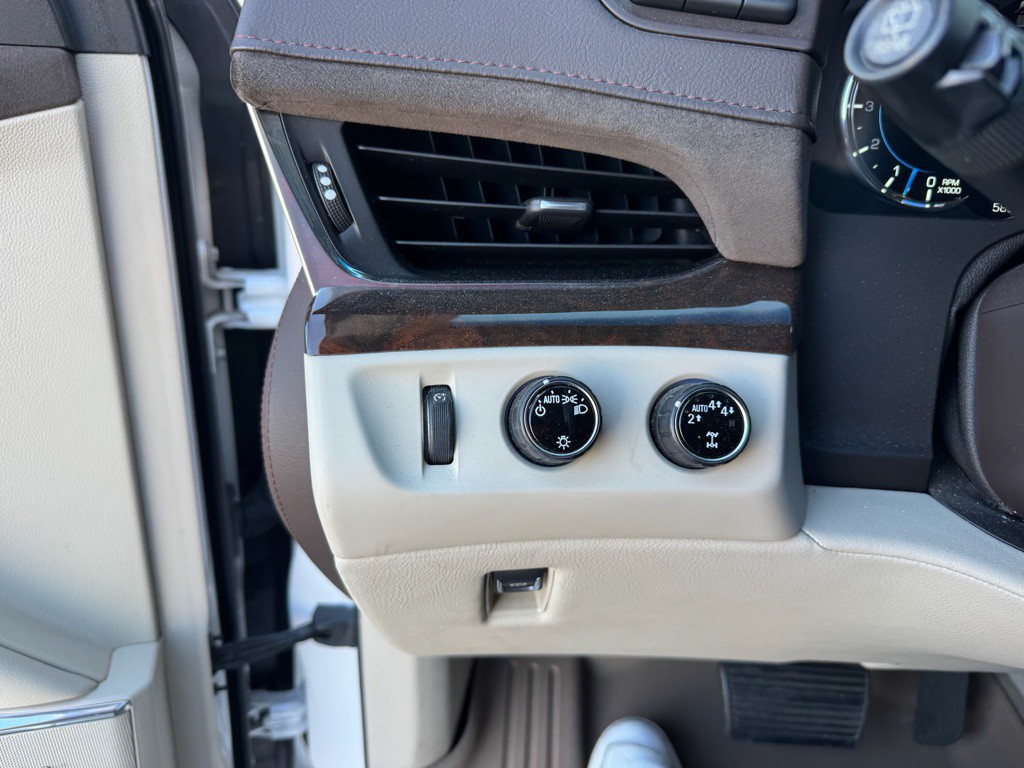 2017 Cadillac Escalade Image 19