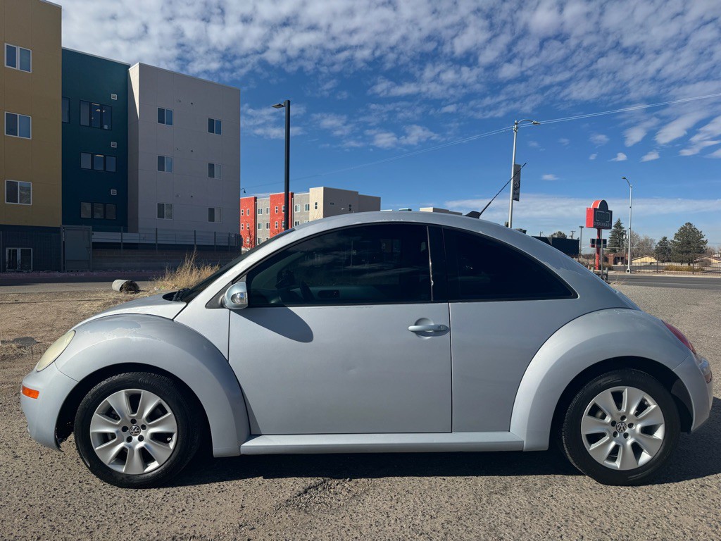 2009 Volkswagen Beetle Image 6
