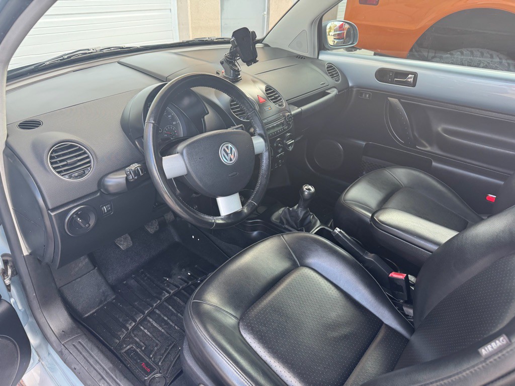 2009 Volkswagen Beetle Image 9