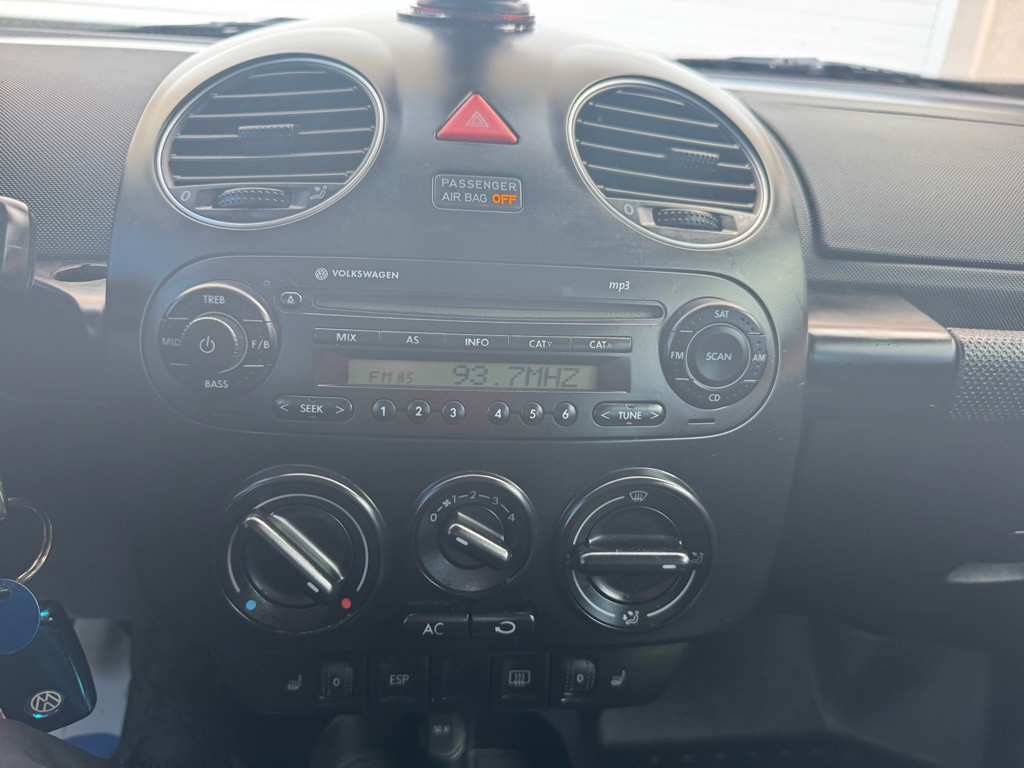 2009 Volkswagen Beetle Image 13