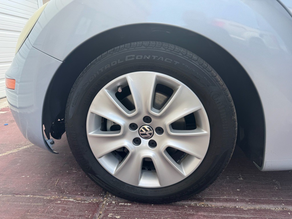 2009 Volkswagen Beetle Image 16