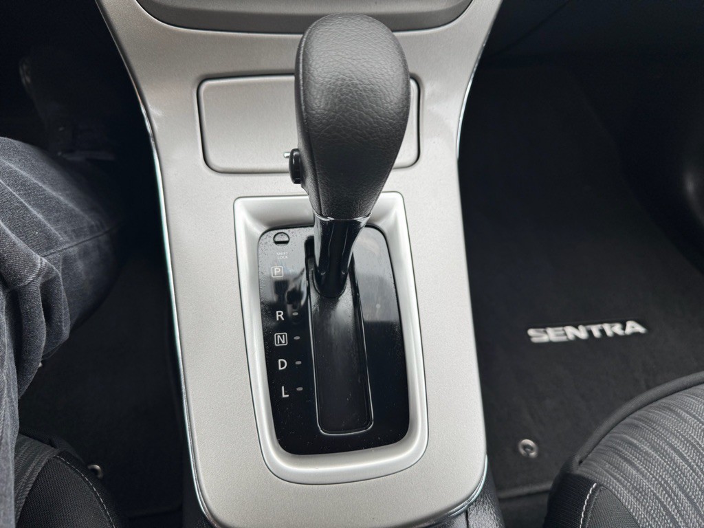 2014 Nissan Sentra Image 16